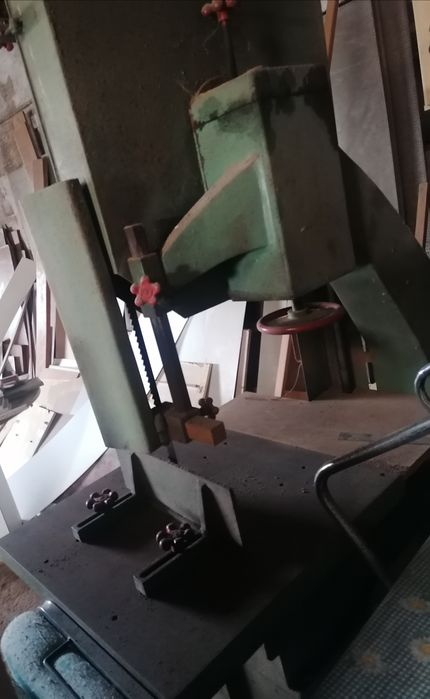 Máquina /serra de cortar madeira