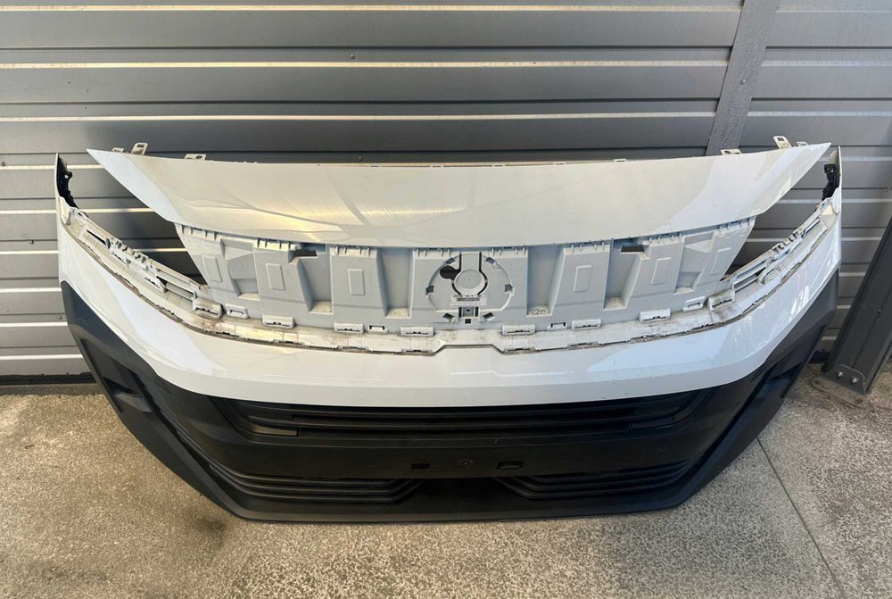 Бампер Opel Vivaro C Запчастини Опель Віваро ц Розборка