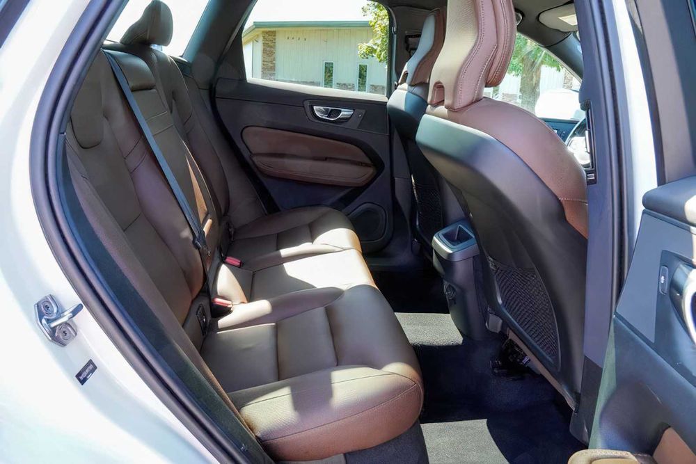 Volvo XC60 B5 Momentum      2022
