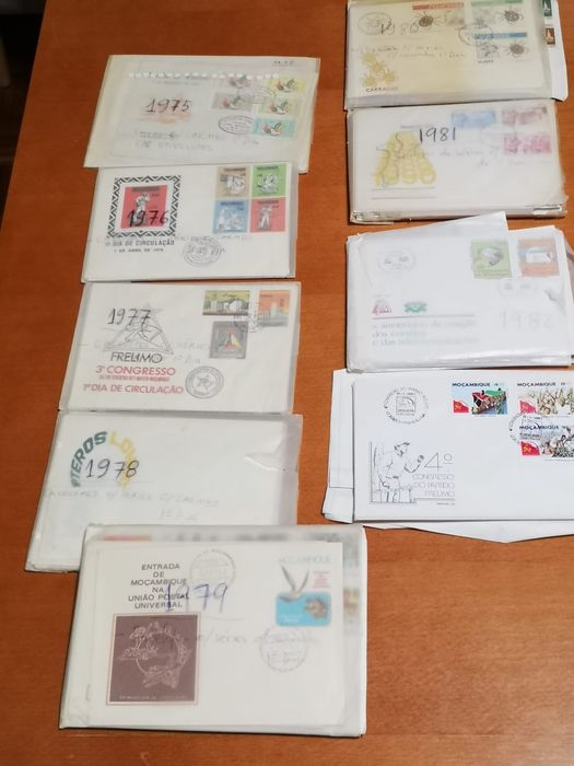 Colecção de sêlos, blocos, envelopes, pagelas e