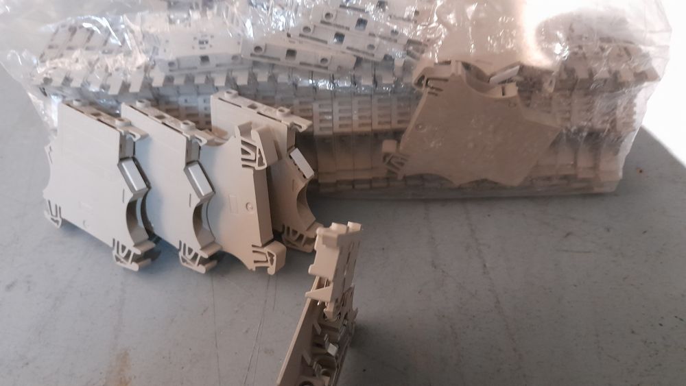 Fuse Holder + Fuses64740669871747123