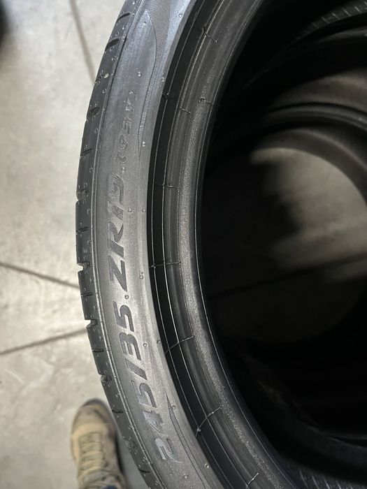 265/35/19+245/35/19 R19 Pirelli PZero PZ4 4шт нові