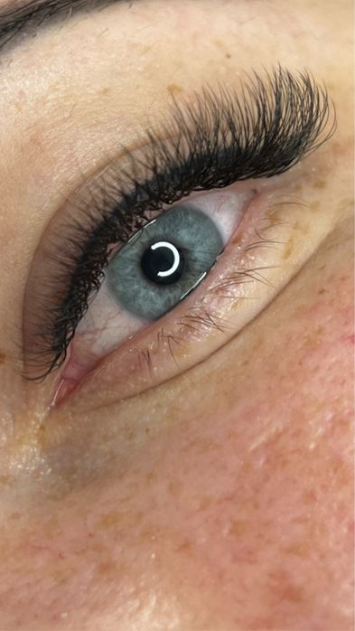 Нарощення вій **