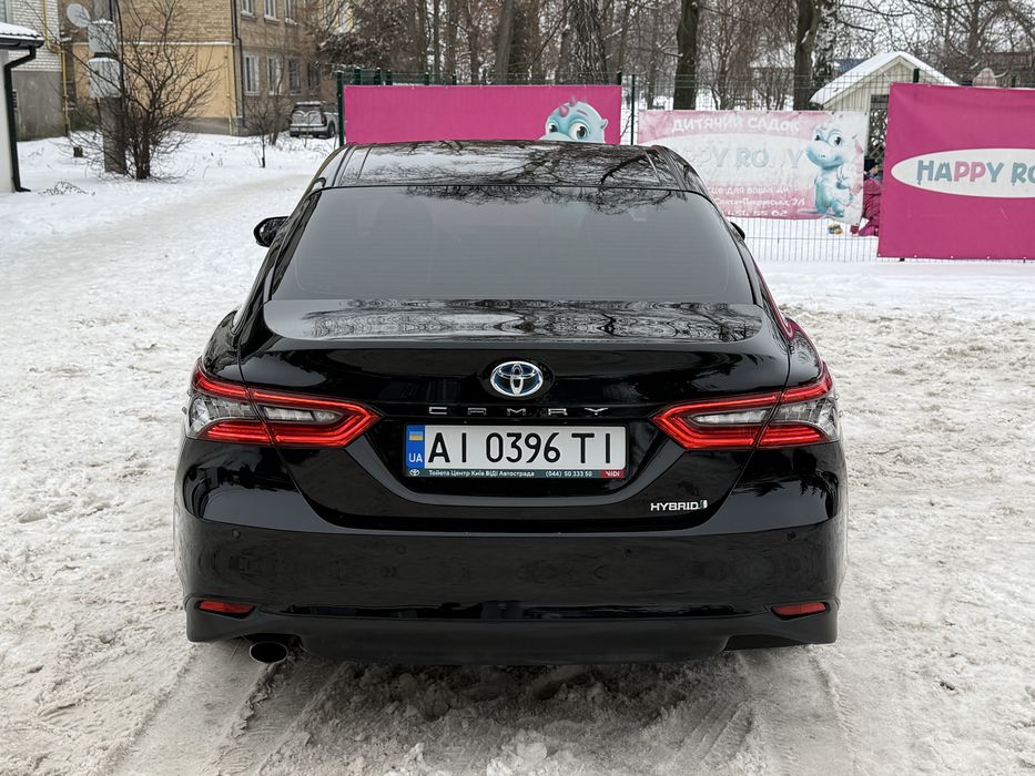 Toyota Camry HYBRID 2021 р.