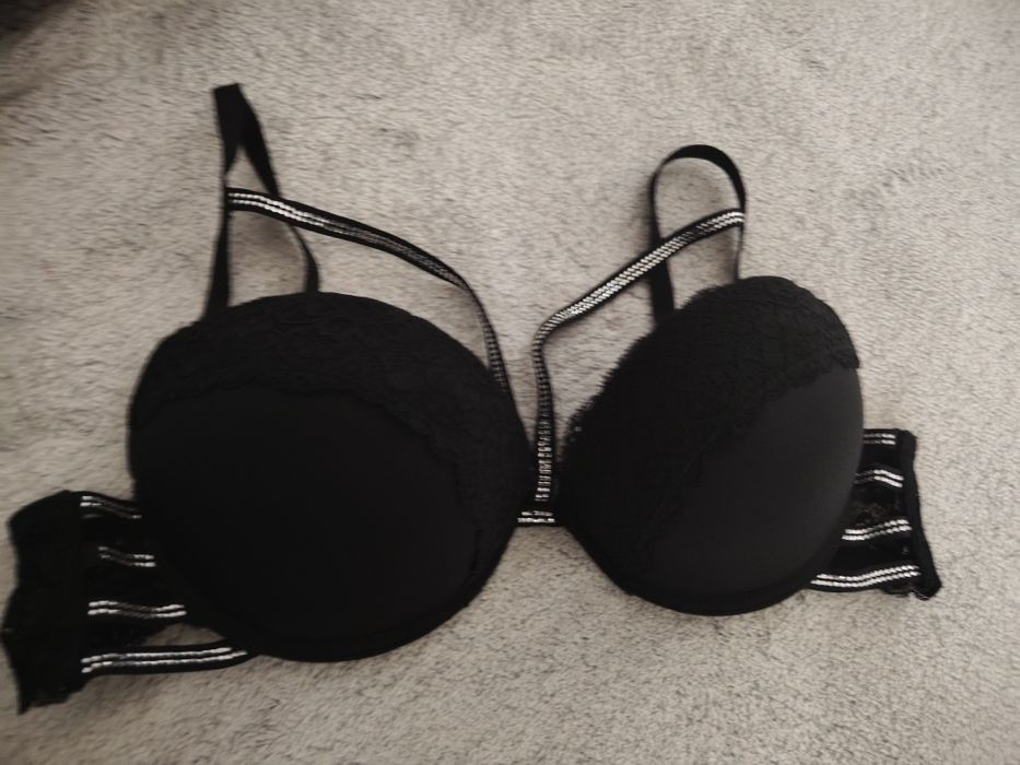 Cudowny biustonosz czarny z kryształkami Intimissimi 85 C.