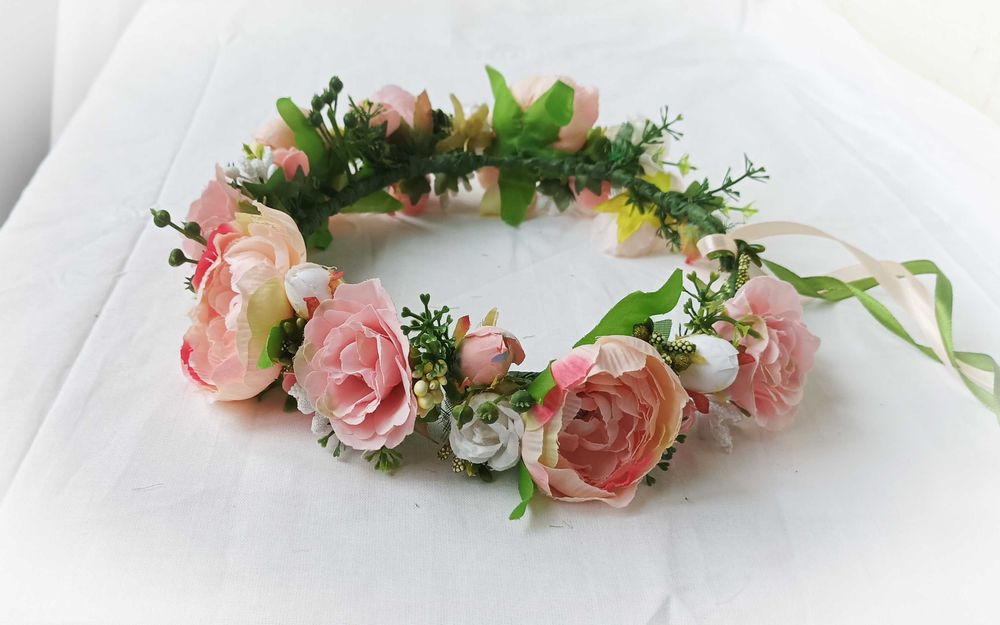 Віночок з квітів на голову