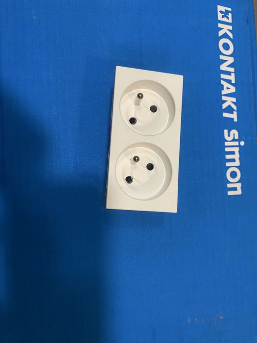 Gniazdo podwójne Kontakt-Simon 500  nowe