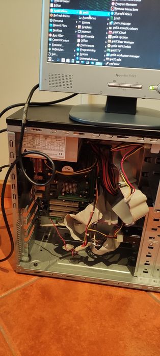 Computador e monitor