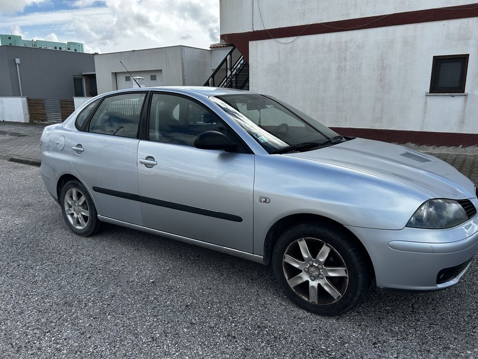 Seat Cordoba cinzento