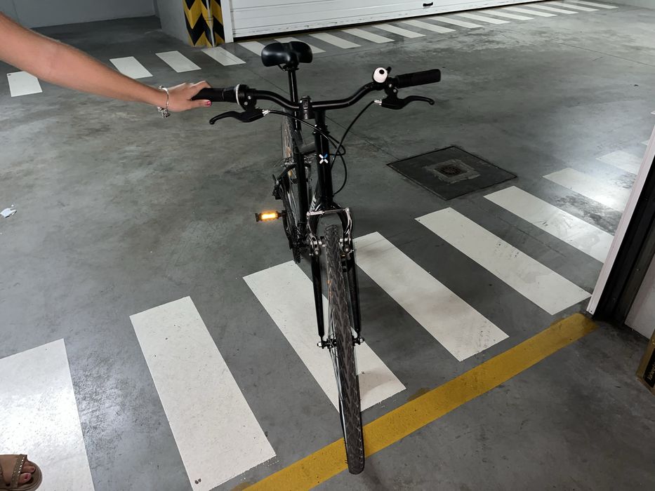 Bicicleta B’TWIN Riverside 100 – preta – ótimo estado