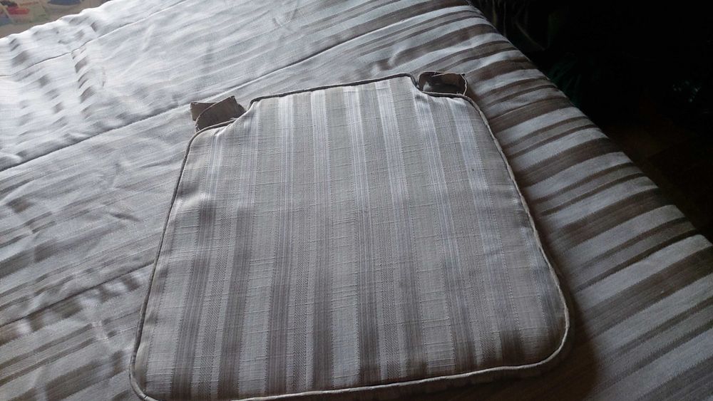 Cortinados, colcha e almofadas em shantung de seda+varão metal dourado