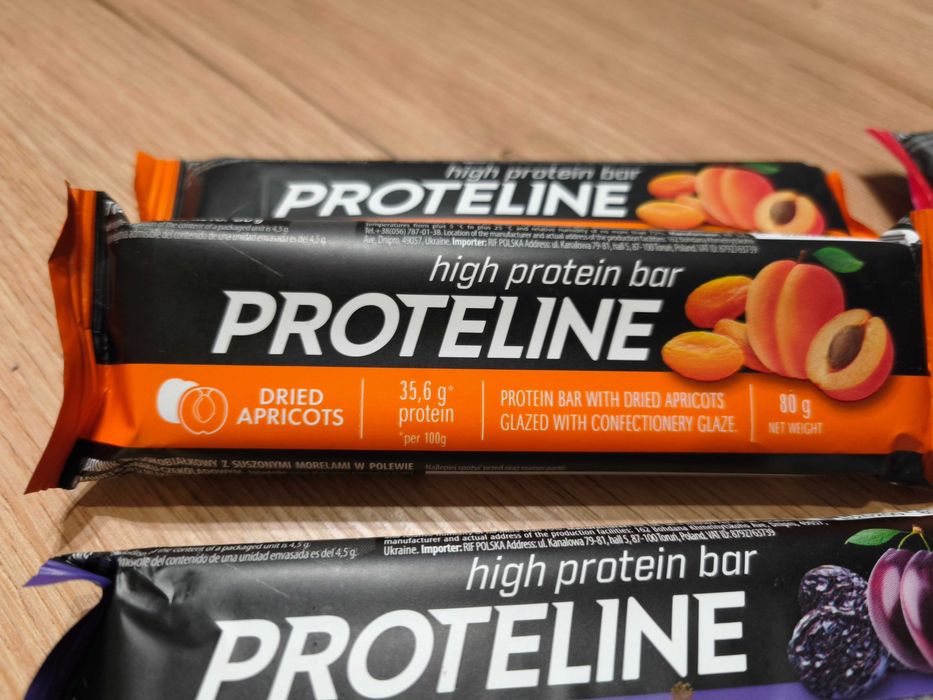 Wysokobiałkowe batony Proteline truskawka suszone morele suszone śliwk