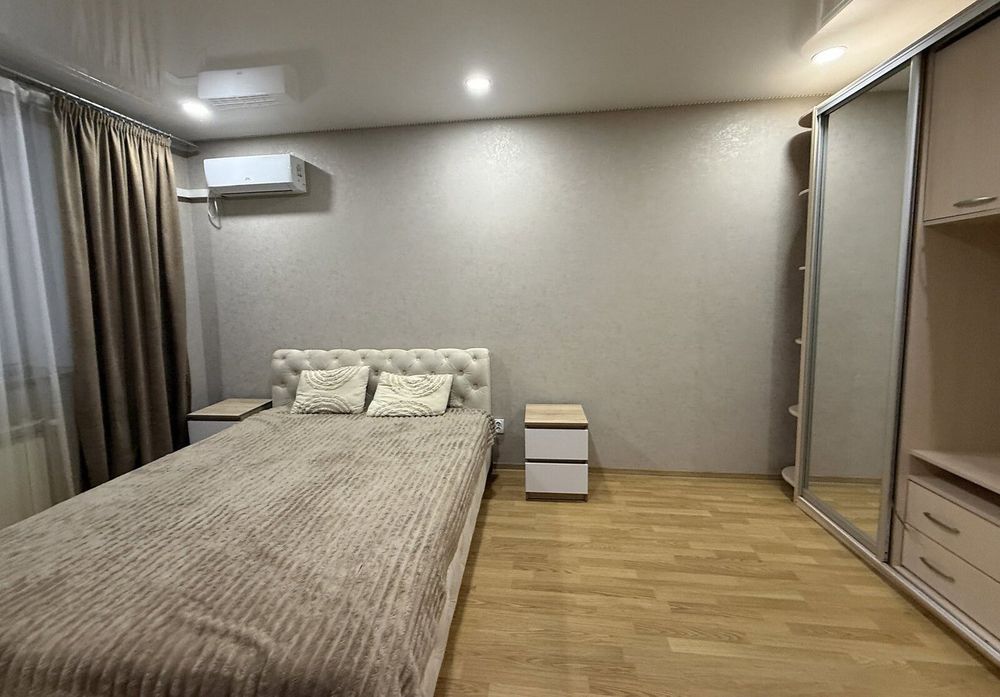 Продам терміново ! Квартира з ремонтом меблями та технікою, 1-кімн., 37 м², Ірпінь. Поруч центральний парк