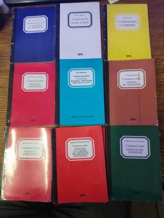 11 Livros coleção "O Essencial sobre...", publicada pela Imprensa Nacional-Casa da Moeda (INCM).