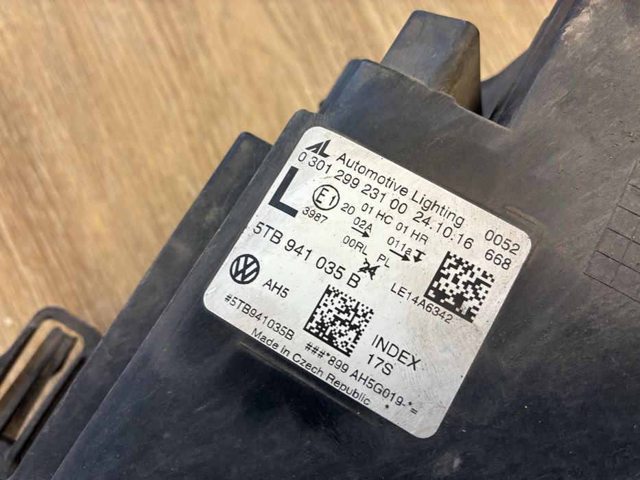 Reflektor VW Touran 2016 strona kierowcy Lampa z 2021