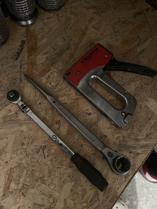 Тріскачки Wurth , рожковий ключ, викрутки , степлер