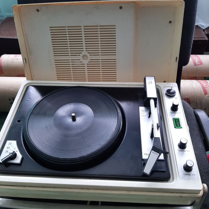 Проигрыватель пластинок "Концертный 304". СССР. Рабочий!