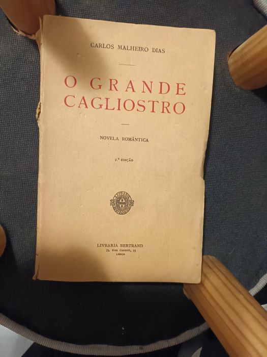 Livro vintage "O grande cagliostro"