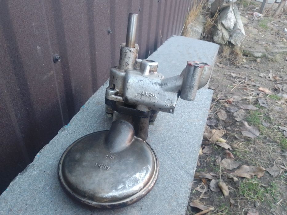 Масляный насос двигатель 402   под шестигранник.