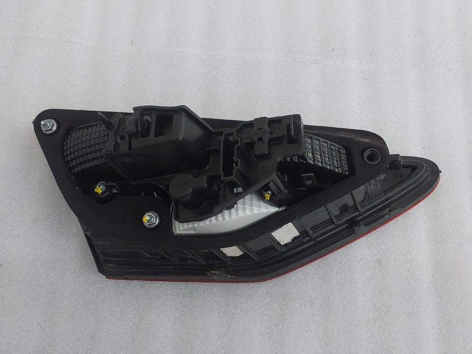 Farolim da mala direito SEAT Leon (5F1)