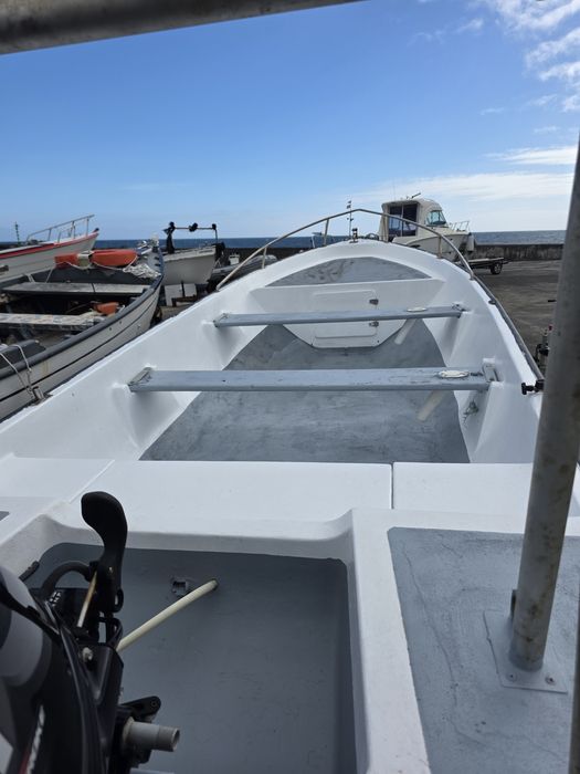 Barco  4.70m  motor 25 kv