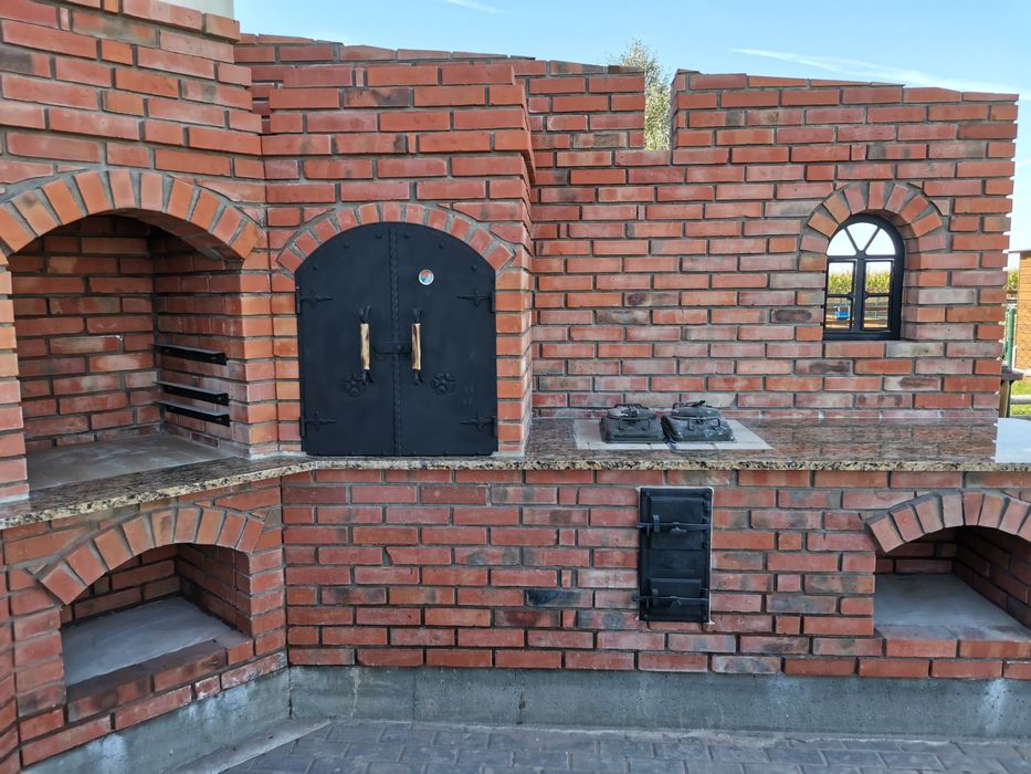 Grill. Wedzarnia. Piec chlebowy do pizzy angielka