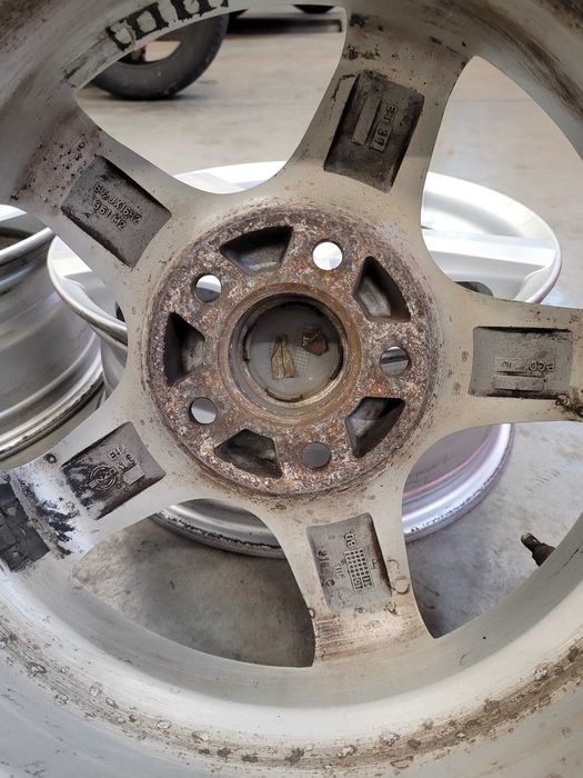 Komplet felg R 16 rozstaw 5x110