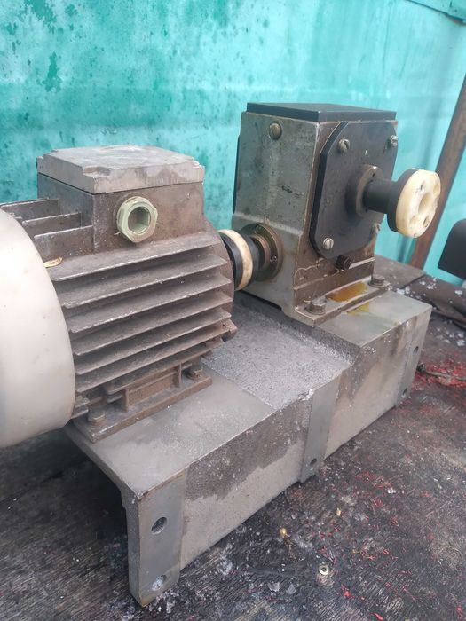 Электродвигатель+ редуктор( 0.37квт, 1:60)