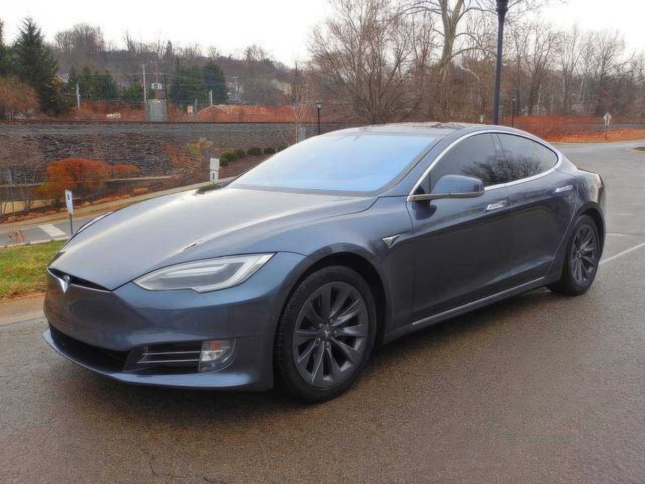 Tesla Model S 90D      2017