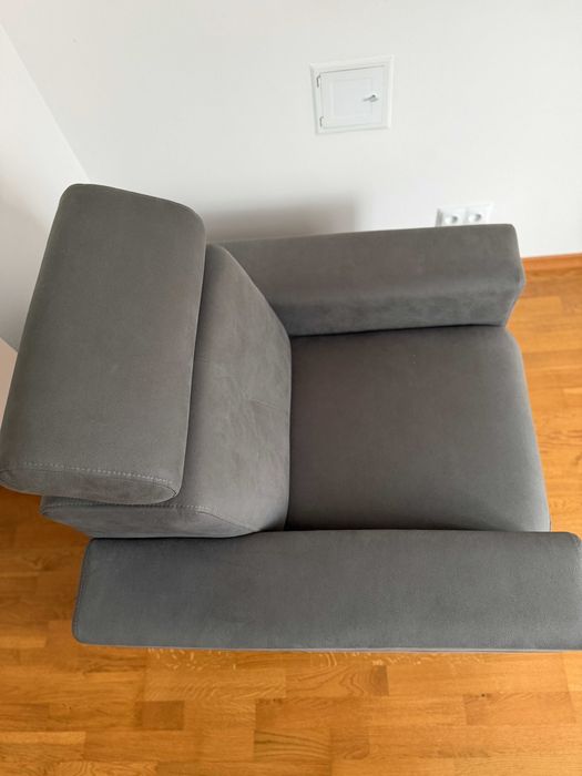 Fotel tapicerowany szary – wygodny i elegancki