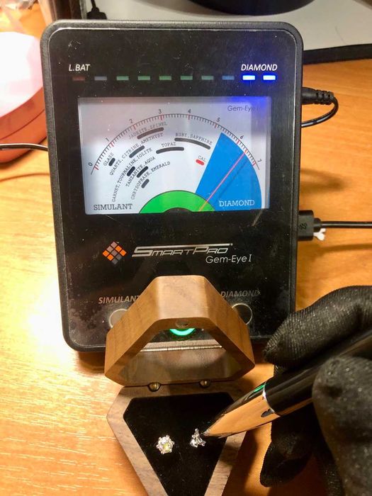 Серьги золото белое бриллианты 1.04 карат сертификат