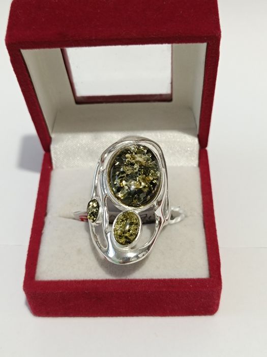 Srebrny pierścionek z zielonym bursztynem roz.24, srebro próby 925