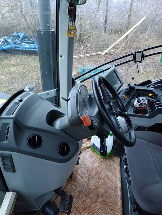 Трактор Claas Axion 2016