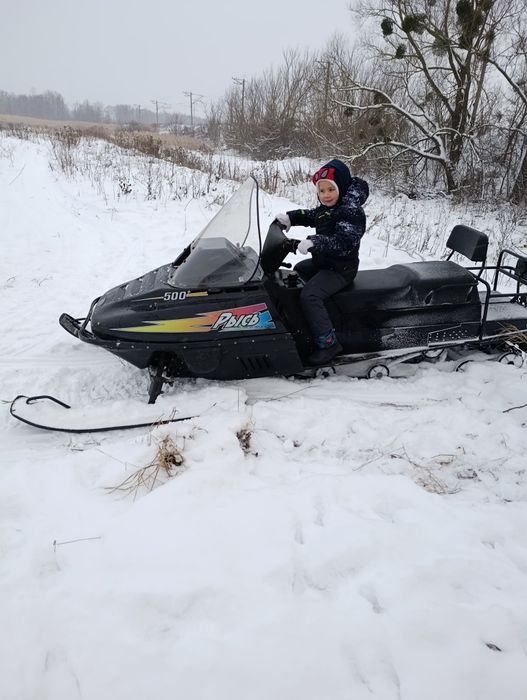 Продам снегоход Рись