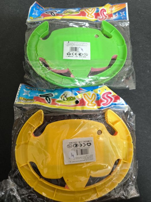 Jogo de água volante
Dois jogos de água em formato de volante, um lara