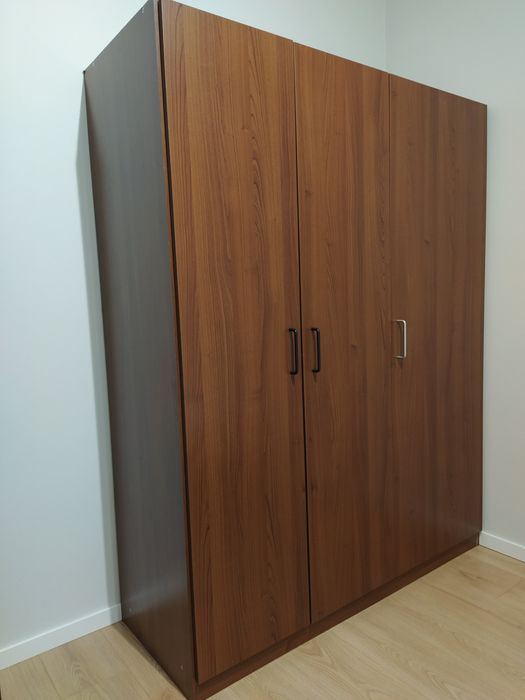 Sprzedam tanio szafę 180x140x52