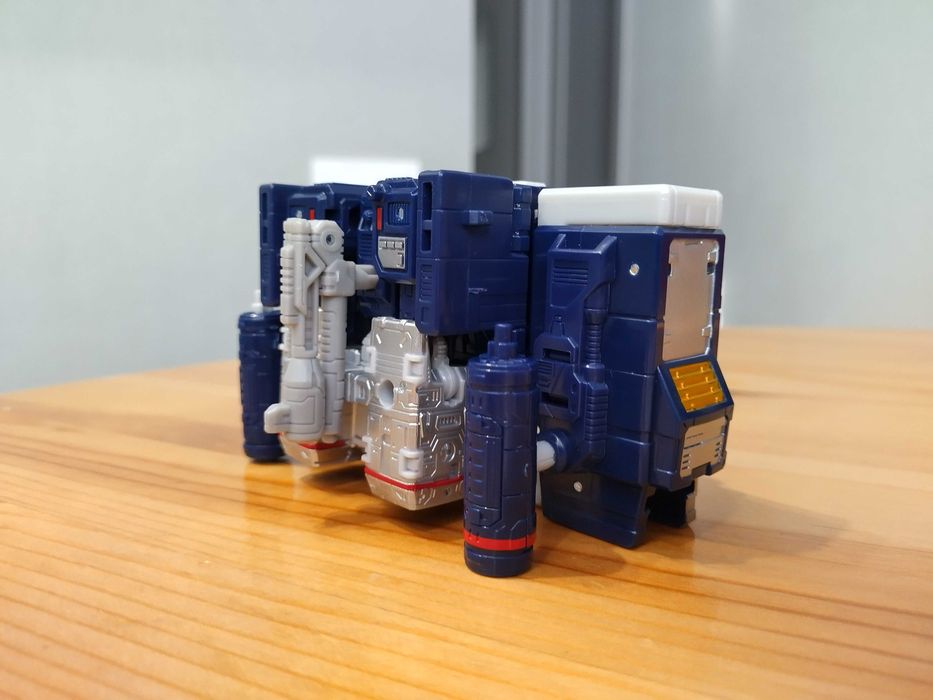 Трансформеры Hasbro Soundvawe, Ravage и Laserbeak (Generations)