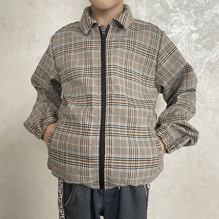 Легка бомбер-куртка для хлопчика 6,7,8 років у нейтральну клітинку