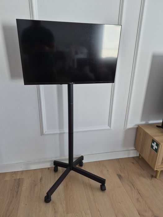 Suporte de TV de pé alto