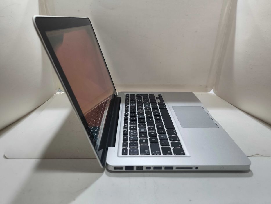 Apple Macbook Pro 13 i7 8GB ram SSD 128GB