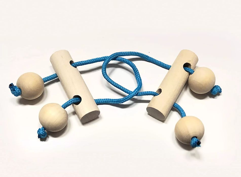 Zabawka edukacyjna. Poplątaniec. Belki i sznurki