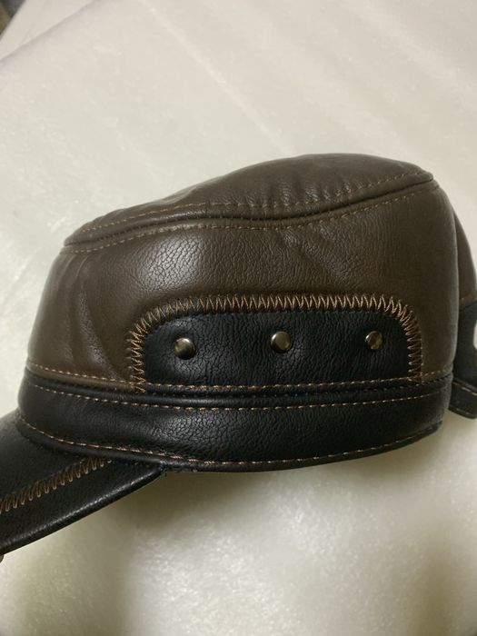 Зимова кепка шкіряна з вушками