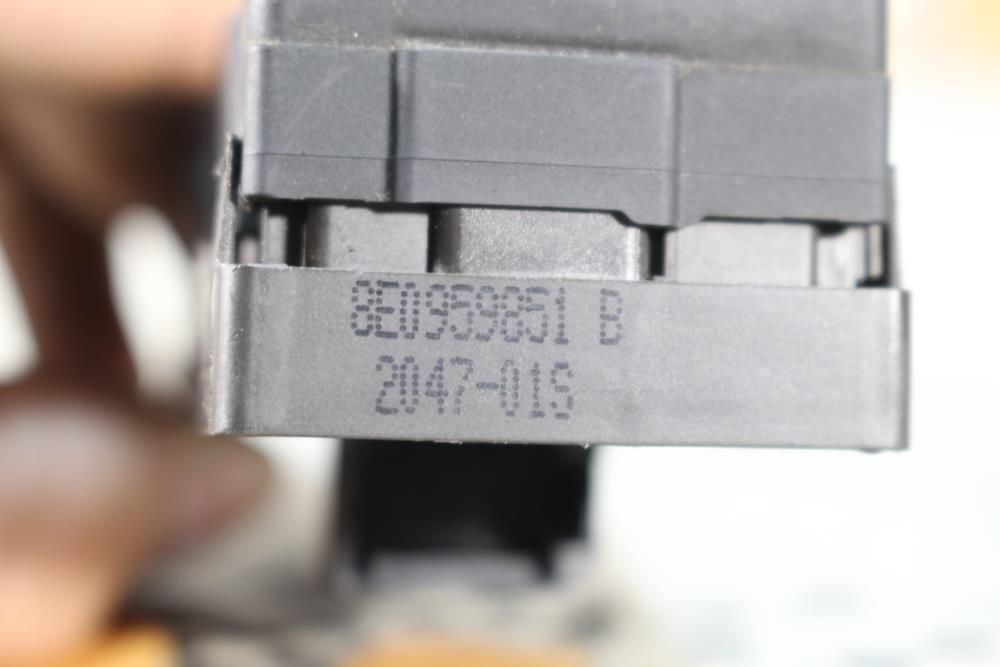 Comando / botão / interruptor vidros frente esquerdo AUDI A4 (8EC, B7)