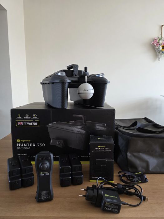 Łódka zanętowa RidgeMonkey  Hunter 750 + dodatki