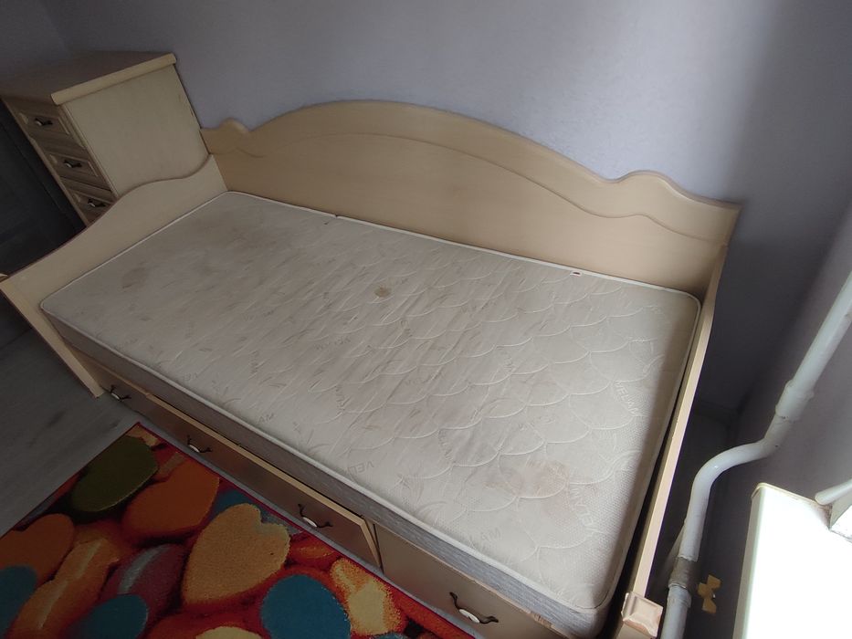 Кровать з матрасом