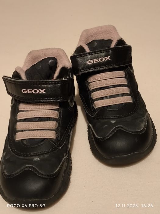 Śliczne buciki dziewczęce Geox r.24