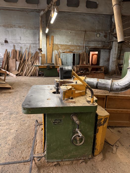 Розпродаж деревообробного обладнання меблевої фабрики