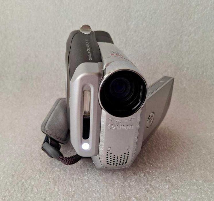 Видеокамера CANON DC21