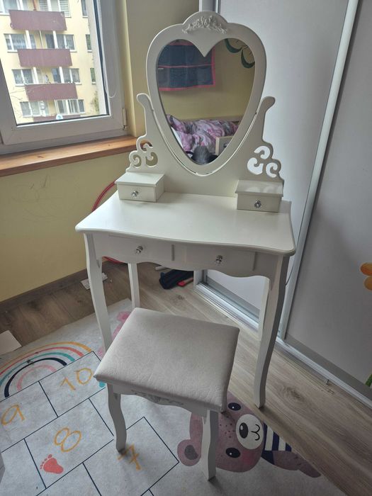 Toaletka dla dziwczynki