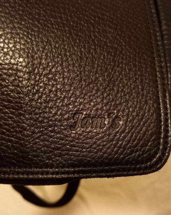 Mala tiracolo preta, em pele